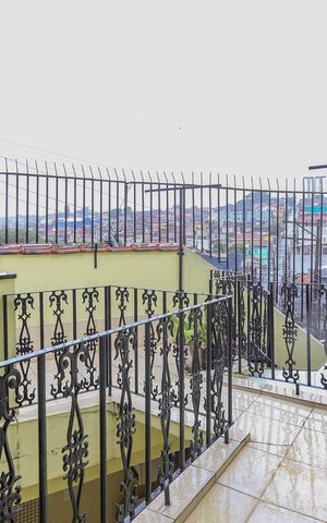 Casa de condomínio à venda com 245m², 4 quartos e 4 vagas Casa de condomínio à venda com 245m², 4 quartos e 4 vagasVaranda