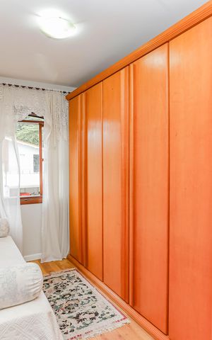 Casa de condomínio à venda com 245m², 4 quartos e 4 vagas Casa de condomínio à venda com 245m², 4 quartos e 4 vagasQuarto 2