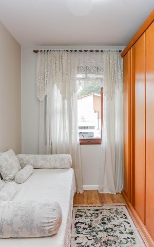Casa de condomínio à venda com 245m², 4 quartos e 4 vagas Casa de condomínio à venda com 245m², 4 quartos e 4 vagasQuarto 2