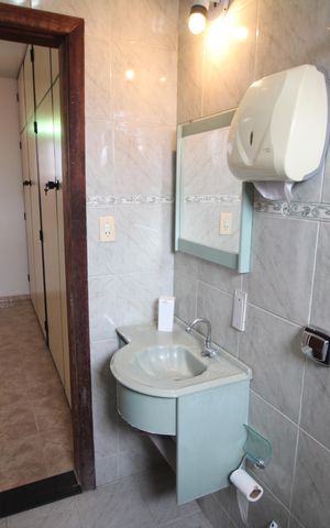 Casa à venda com 280m², 3 quartos e 4 vagasBanheiro 2