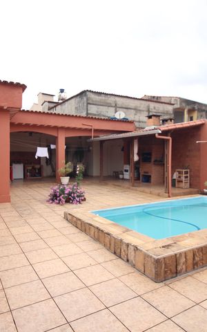Casa à venda com 280m², 3 quartos e 4 vagasQuintal