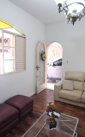 Casa à venda com 280m², 3 quartos e 4 vagasSala