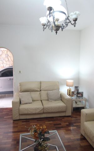 Casa à venda com 280m², 3 quartos e 4 vagasSala