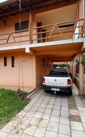 Casa à venda com 300m², 3 quartos e 2 vagas Casa à venda com 300m², 3 quartos e 2 vagasFachada