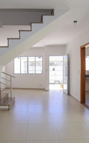 Casa à venda com 89m², 3 quartos e 2 vagasSala