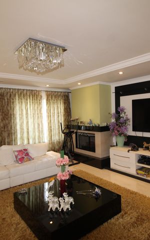 Casa à venda com 373m², 6 quartos e 4 vagasSala