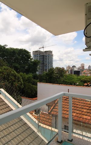 Casa à venda com 373m², 6 quartos e 4 vagasQuarto 1 - Varanda