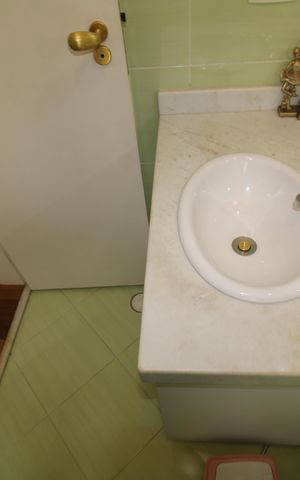 Casa à venda com 373m², 6 quartos e 4 vagasBanheiro 2
