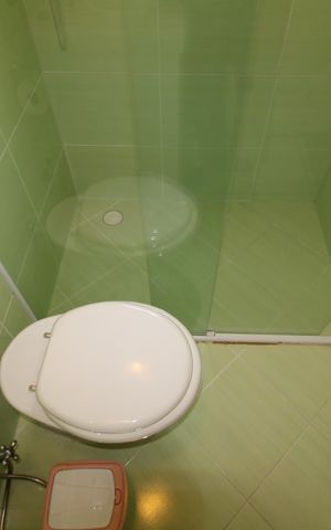 Casa à venda com 373m², 6 quartos e 4 vagasBanheiro 2