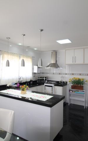 Casa à venda com 373m², 6 quartos e 4 vagasCozinha