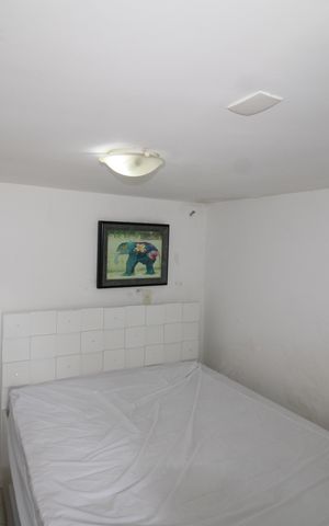 Casa à venda com 373m², 6 quartos e 4 vagasÁrea Comum - Quarto