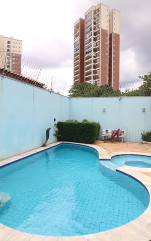 Casa à venda com 373m², 6 quartos e 4 vagasÁrea Comum