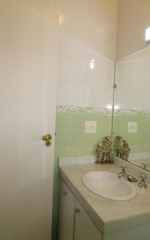 Casa à venda com 373m², 6 quartos e 4 vagasBanheiro 2