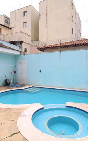 Casa à venda com 373m², 6 quartos e 4 vagasÁrea Comum