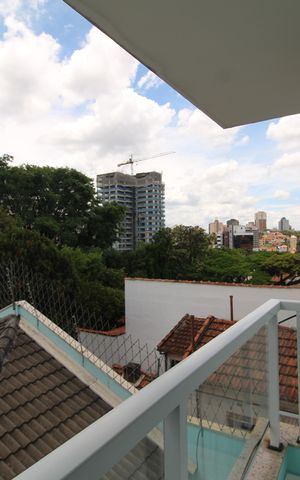 Casa à venda com 373m², 6 quartos e 4 vagasQuarto 1 - Varanda