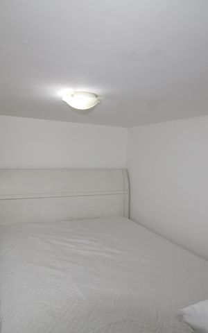 Casa à venda com 373m², 6 quartos e 4 vagasÁrea Comum - Quarto