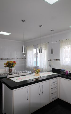 Casa à venda com 373m², 6 quartos e 4 vagasCozinha