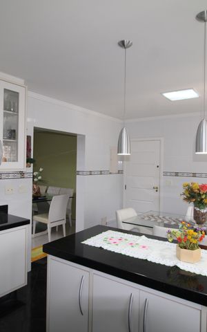 Casa à venda com 373m², 6 quartos e 4 vagasCozinha