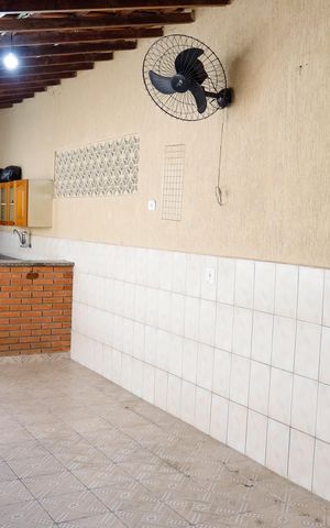 Casa à venda com 180m², 3 quartos e 2 vagas Casa à venda com 180m², 3 quartos e 2 vagasQuintal