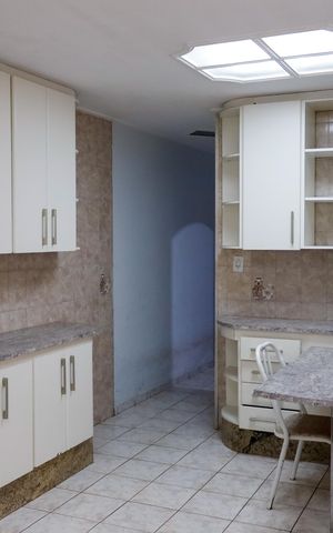 Casa à venda com 180m², 3 quartos e 2 vagas Casa à venda com 180m², 3 quartos e 2 vagasCozinha