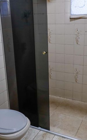 Casa à venda com 180m², 3 quartos e 2 vagas Casa à venda com 180m², 3 quartos e 2 vagasBanheiro