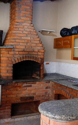 Casa à venda com 180m², 3 quartos e 2 vagas Casa à venda com 180m², 3 quartos e 2 vagasÁrea comum - Churrasqueira