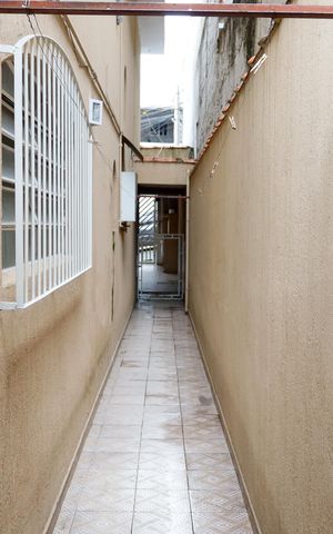 Casa à venda com 180m², 3 quartos e 2 vagas Casa à venda com 180m², 3 quartos e 2 vagasCorredor