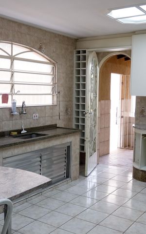 Casa à venda com 180m², 3 quartos e 2 vagas Casa à venda com 180m², 3 quartos e 2 vagasCozinha