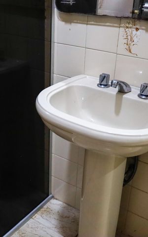 Casa à venda com 180m², 3 quartos e 2 vagas Casa à venda com 180m², 3 quartos e 2 vagasBanheiro