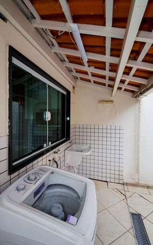 Casa à venda com 88m², 2 quartos e 2 vagas Casa à venda com 88m², 2 quartos e 2 vagasÁrea de Serviço