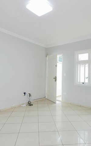 Casa à venda com 88m², 2 quartos e 2 vagas Casa à venda com 88m², 2 quartos e 2 vagasSala