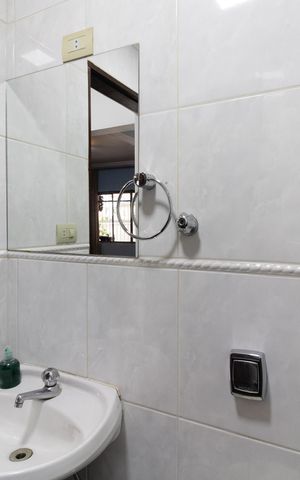 Casa à venda com 300m², 4 quartos e 3 vagas Casa à venda com 300m², 4 quartos e 3 vagasLavabo