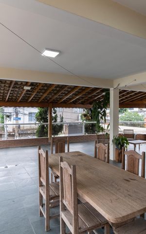 Casa à venda com 300m², 4 quartos e 3 vagas Casa à venda com 300m², 4 quartos e 3 vagasVaranda