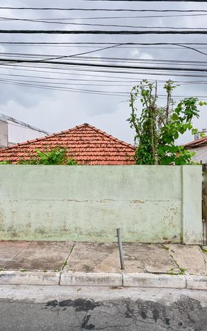 Casa para alugar com 120m², 2 quartos e 1 vaga Casa para alugar com 120m², 2 quartos e 1 vagaFachada