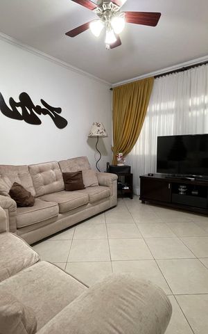 Casa à venda com 122m², 3 quartos e 2 vagas Casa à venda com 122m², 3 quartos e 2 vagasSala