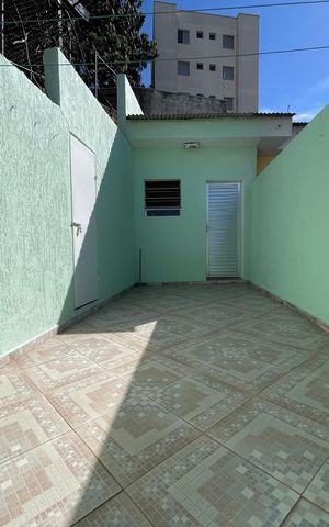 Casa à venda com 122m², 3 quartos e 2 vagas Casa à venda com 122m², 3 quartos e 2 vagasVaranda