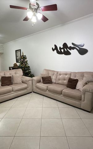 Casa à venda com 122m², 3 quartos e 2 vagas Casa à venda com 122m², 3 quartos e 2 vagasSala