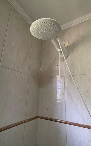 Casa à venda com 122m², 3 quartos e 2 vagas Casa à venda com 122m², 3 quartos e 2 vagasBanheiro 1