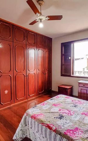 Casa à venda com 330m², 4 quartos e 4 vagas