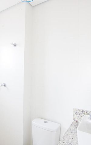 Apartamento à venda com 69m², 2 quartos e 2 vagas Apartamento à venda com 69m², 2 quartos e 2 vagasBanheiro do quarto 1