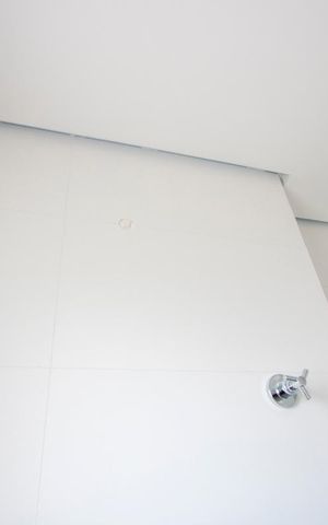 Apartamento à venda com 69m², 2 quartos e 2 vagas Apartamento à venda com 69m², 2 quartos e 2 vagasBanheiro do quarto 1