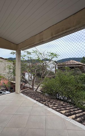 Casa de condomínio à venda com 200m², 3 quartos e sem vaga Casa de condomínio à venda com 200m², 3 quartos e sem vagaVaranda
