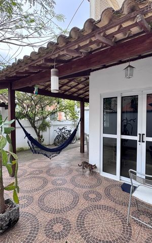 Casa de condomínio à venda com 200m², 3 quartos e sem vaga Casa de condomínio à venda com 200m², 3 quartos e sem vagaÁrea externa