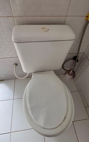 Casa de condomínio à venda com 200m², 3 quartos e sem vaga Casa de condomínio à venda com 200m², 3 quartos e sem vagaBanheiro 2