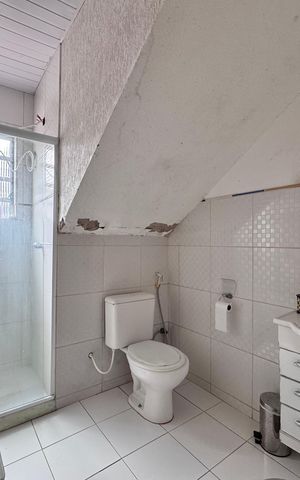 Casa de condomínio à venda com 200m², 3 quartos e sem vaga Casa de condomínio à venda com 200m², 3 quartos e sem vagaBanheiro 2