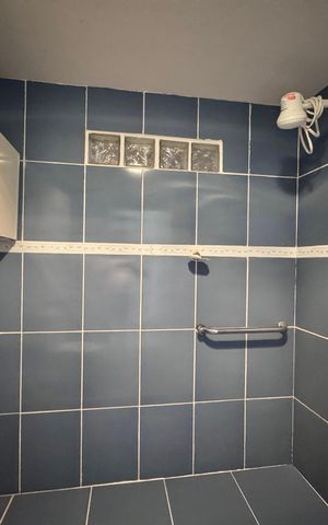 Casa de condomínio à venda com 200m², 3 quartos e sem vaga Casa de condomínio à venda com 200m², 3 quartos e sem vagaBanheiro 1