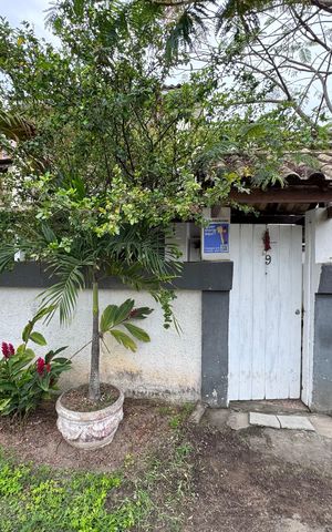 Casa de condomínio à venda com 200m², 3 quartos e sem vaga Casa de condomínio à venda com 200m², 3 quartos e sem vagaFachada
