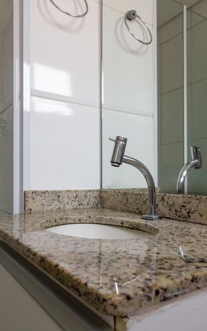 Apartamento à venda com 61m², 2 quartos e 2 vagasBanheiro do Quarto 1 suíte