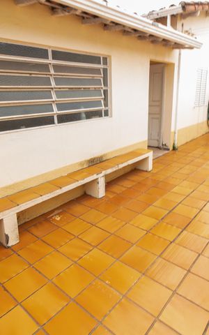 Casa para alugar com 300m², 3 quartos e 3 vagas Casa para alugar com 300m², 3 quartos e 3 vagasÁREA EXTERNA FUNDOS