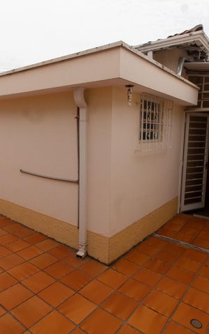 Casa para alugar com 300m², 3 quartos e 3 vagas Casa para alugar com 300m², 3 quartos e 3 vagasÁREA EXTERNA FUNDOS